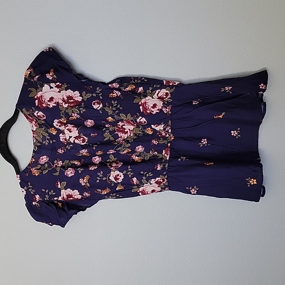 Francesca's Romantic Girly Blue Rain NWT floral surplice top medium - Picture 6 of 9